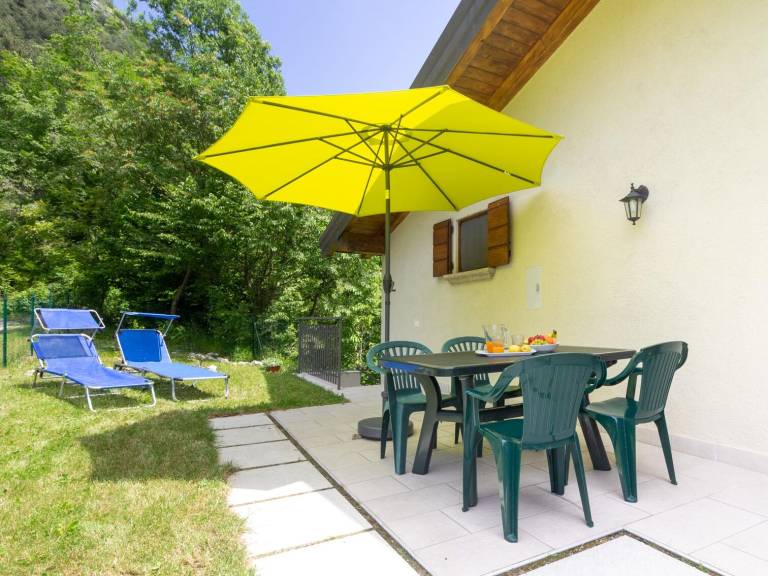 Vacation home with terrace — photo 3