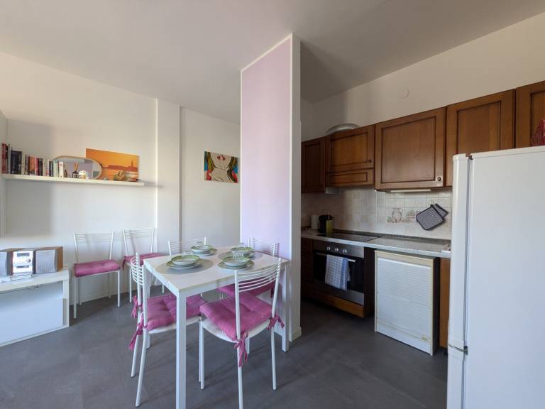 Family-friendly pleasant rental apartment with pool & patio | City view | Close to the beach | Pet-friendly — photo 3