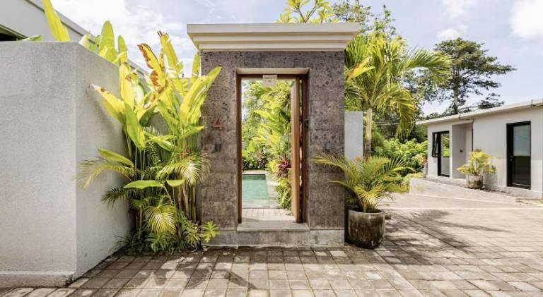Wonderful villa with patio, yard & private pool | Pets allowed — photo 3