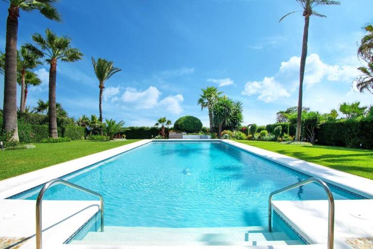 Villa with pool — photo 3