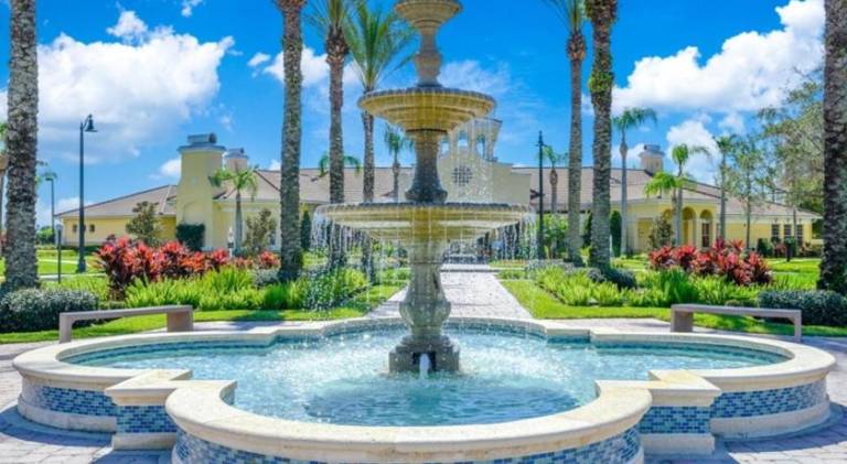 Apartment with pool & jacuzzi in Orlando, FL