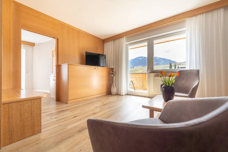 Dedicated room with garden, pool & terrace | River view — photo 5
