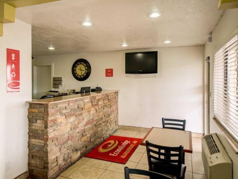 Econo Lodge Albuquerque East — photo 3