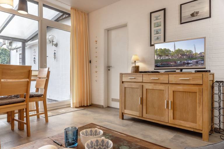 Der Wohlfühlfaktor liegt bei 100 Prozent: Die Erdgeschosswohnung wurde komplett auf Zufriedenheit und Wohnlichkeit ausgerichtet. In einer absolut ruhigen Lage bietet sie Platz für 3 Personen und ein Kleinkind. — photo 5