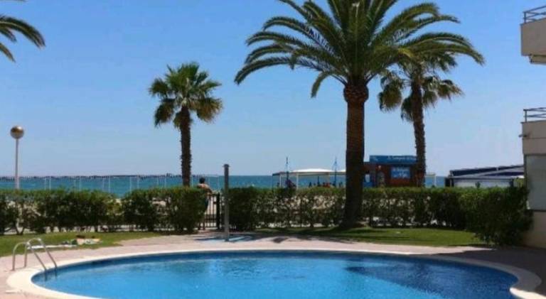 Holiday apartment with yard, private pool & patio | Close to the beach | Pet-friendly in Cambrils