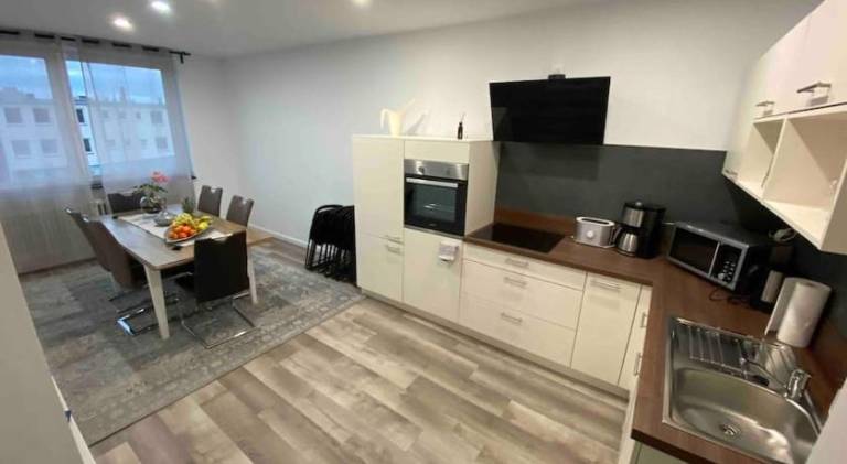Apartment City Sud- 5 Zimmer_15 Personen _ Komplett_eingerichtet — photo 3