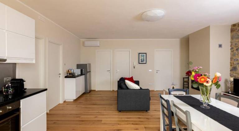 Rental apartment with hot tub — photo 3
