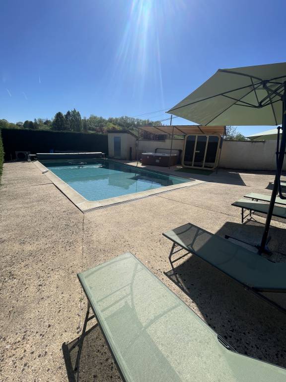 Vacation home with yard, hot tub & grill | Panoramic view — photo 3