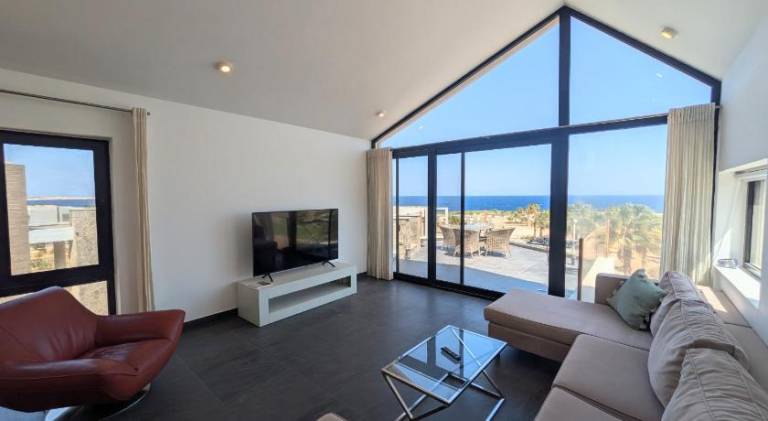 Sea & Golf Views 2BR Villa with Free Beach & Pool Access — photo 2