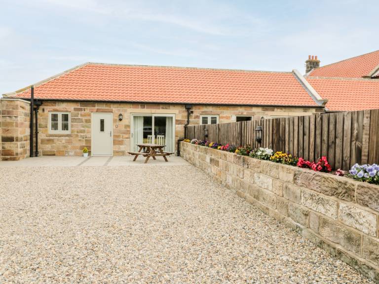 Charming cottage with yard | Beach view | Pets are welcome — photo 3