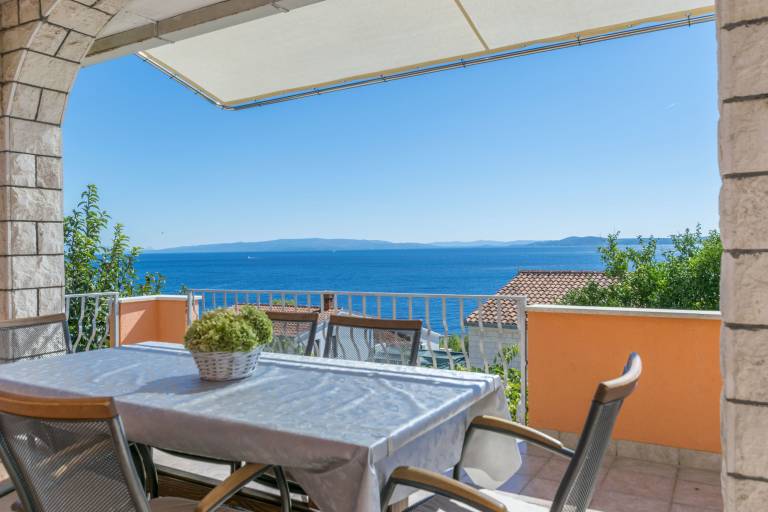Holiday apartment with barbeque & patio | Sea view in Trogir