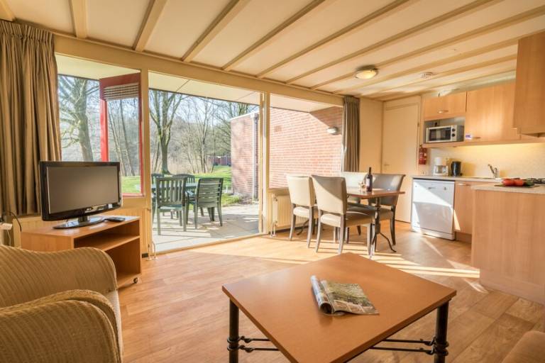 Family-friendly bungalow with heated pool, yard & terrace | Next to the beach | Pets allowed — photo 2