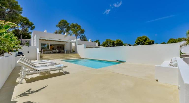 Villa with pool | Beach nearby | Pets are welcome in Mora