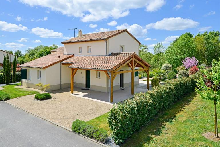 House with terrace, garden & barbeque — photo 2
