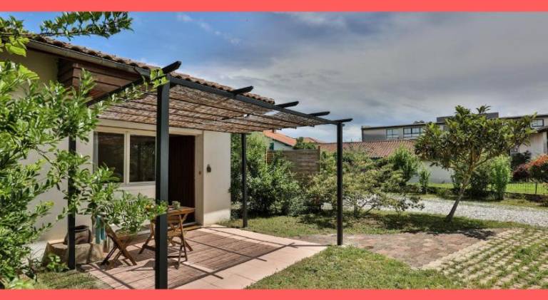 Rental apartment with barbecue, yard & terrace in Bayonne