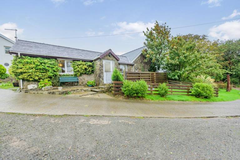 Cottage with hot tub, terrace & garden | Pet-friendly — photo 5