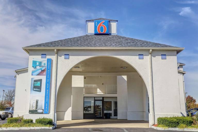 Motel 6 Dickson, TN in Dickson, TN
