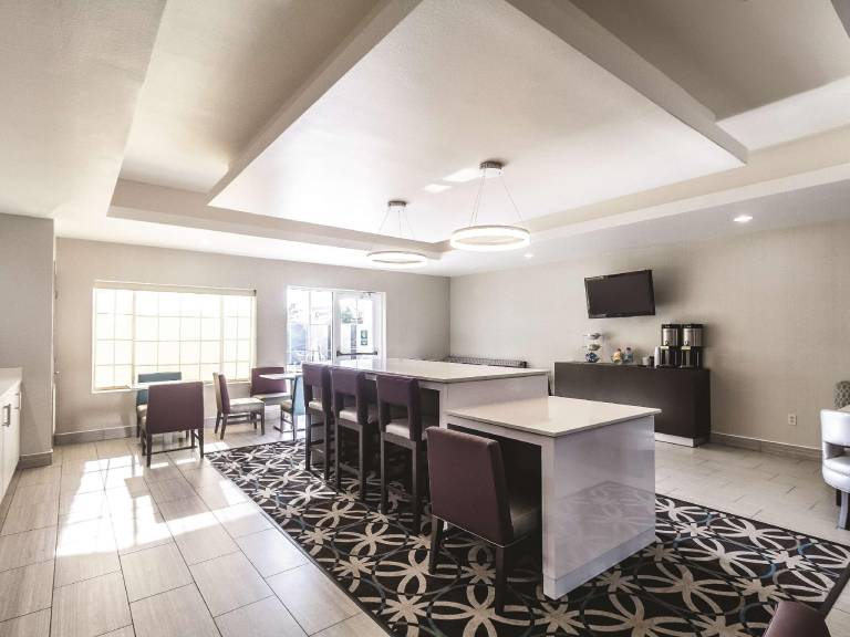 La Quinta Inn & Suites by Wyndham Mission at West McAllen — photo 4