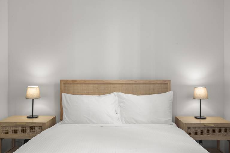 Bustling Fitzroy Eateries and Bars Nearby