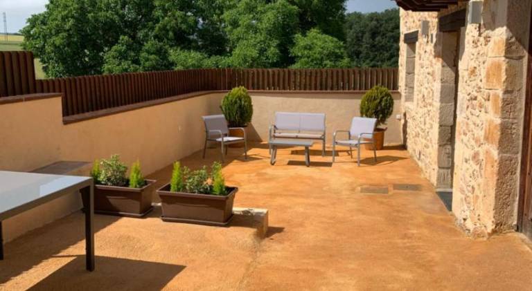 Holiday apartment with terrace, barbeque & garden — photo 2
