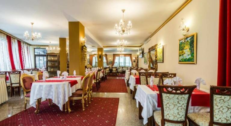 Spacious serviced apartment with patio, jacuzzi & sauna | Ski nearby | Pets are welcome — photo 3
