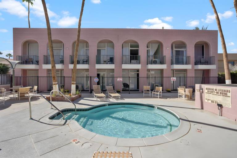 Palm Desert Suites — photo 4