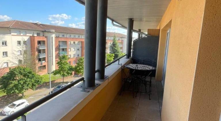 Apartment with patio, private pool & yard — photo 4
