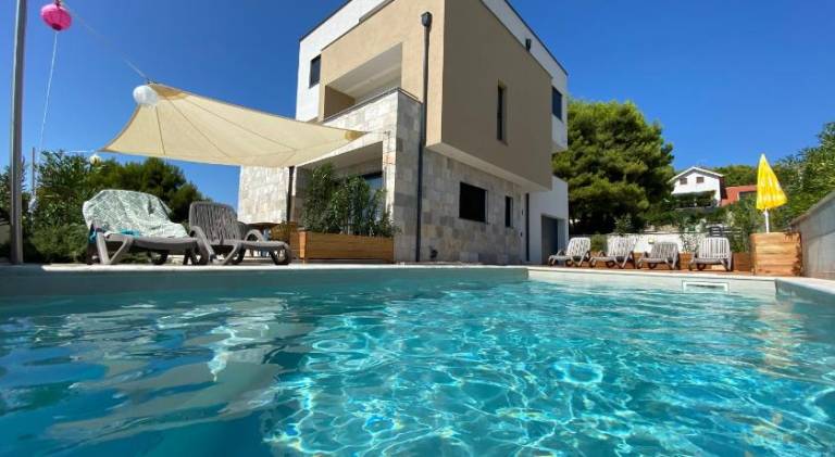 Holiday apartment with yard, terrace & pool in Vodice