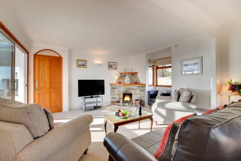 House with terrace, grill & yard in Helston