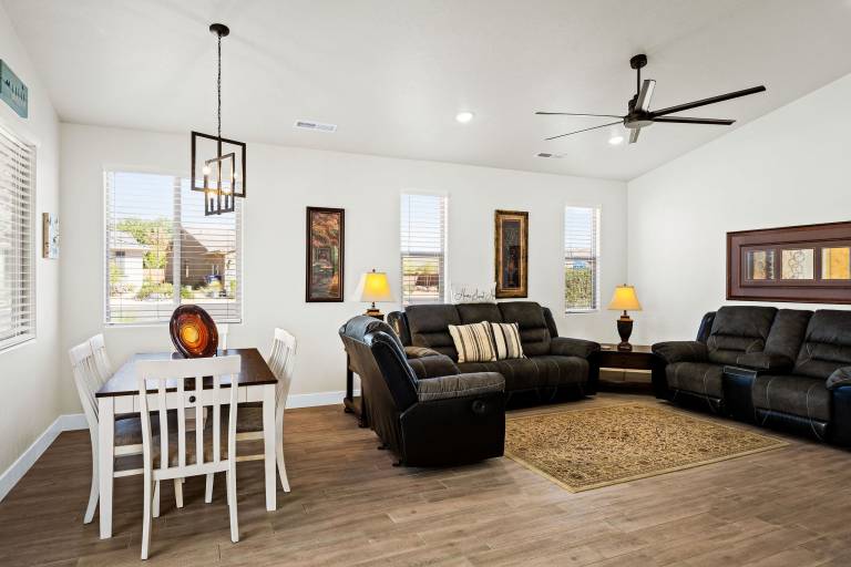 Fully equipped house with pool, hot tub & grill | Dogs allowed in Washington, UT