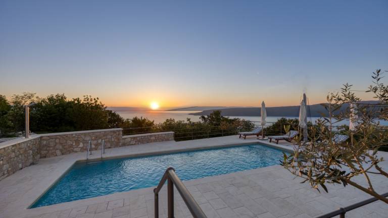 Villa with yard, private pool & barbecue in Moscenicka Draga