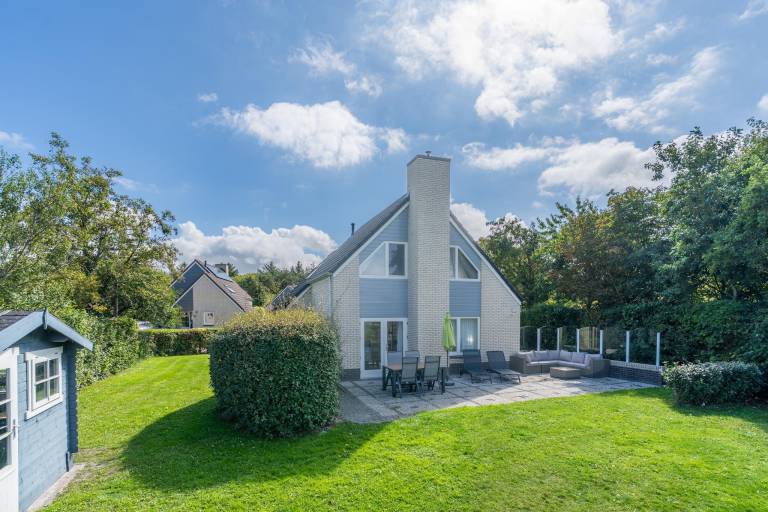 Ferienhaus mit Garten, Terrasse und Whirlpool