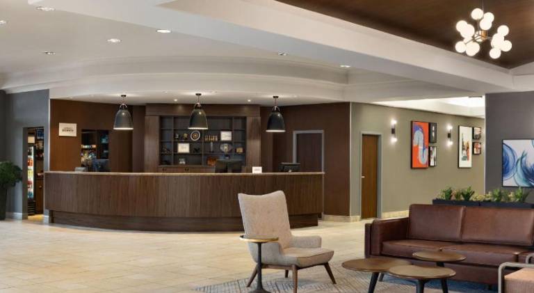 Four Points by Sheraton Edmonton South — photo 3
