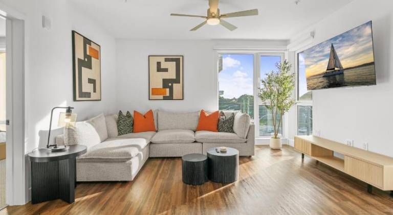 Rental apartment with pool & jacuzzi in Marina, CA