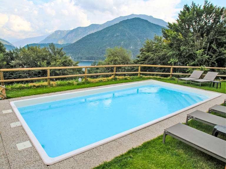 Holiday apartment with garden, grill & pool | Mountain view — photo 3