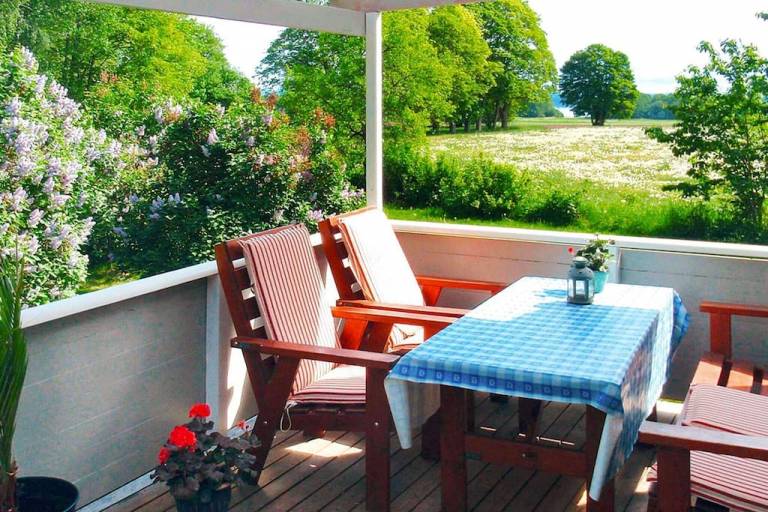 Vacation home with BBQ & patio — photo 3