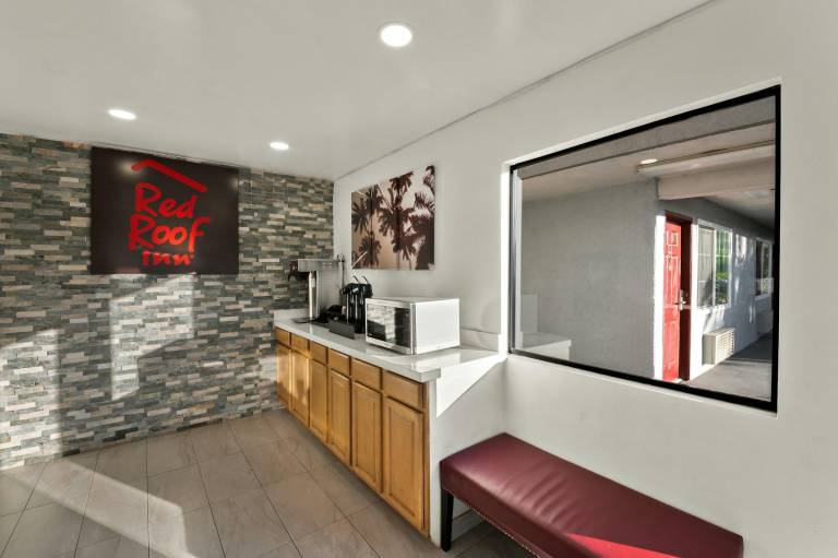 Red Roof Inn Los Angeles – Bellflower — photo 4