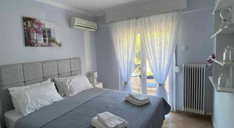 Apartment with terrace — photo 2