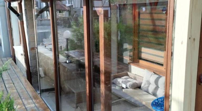 Rental apartment with grill, terrace & yard — photo 5