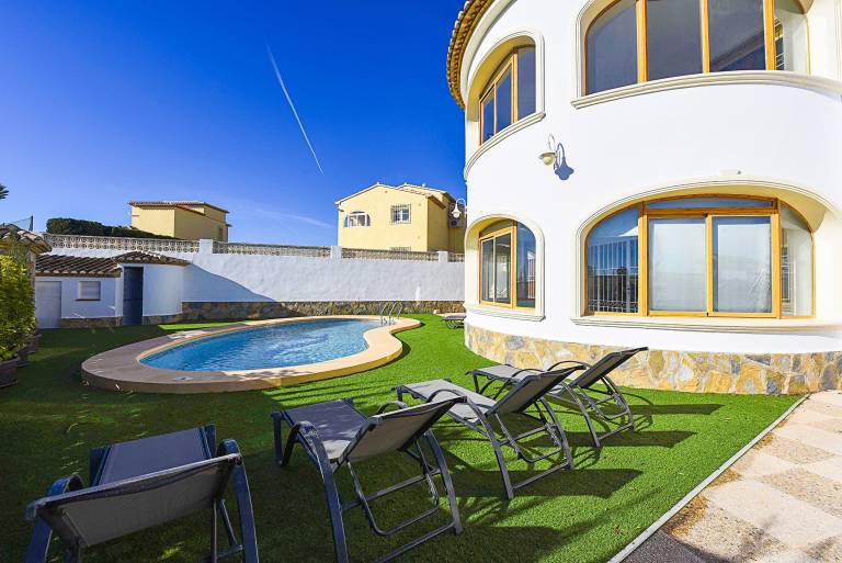 Fully equipped villa with yard, barbecue & patio | Dogs allowed — photo 3
