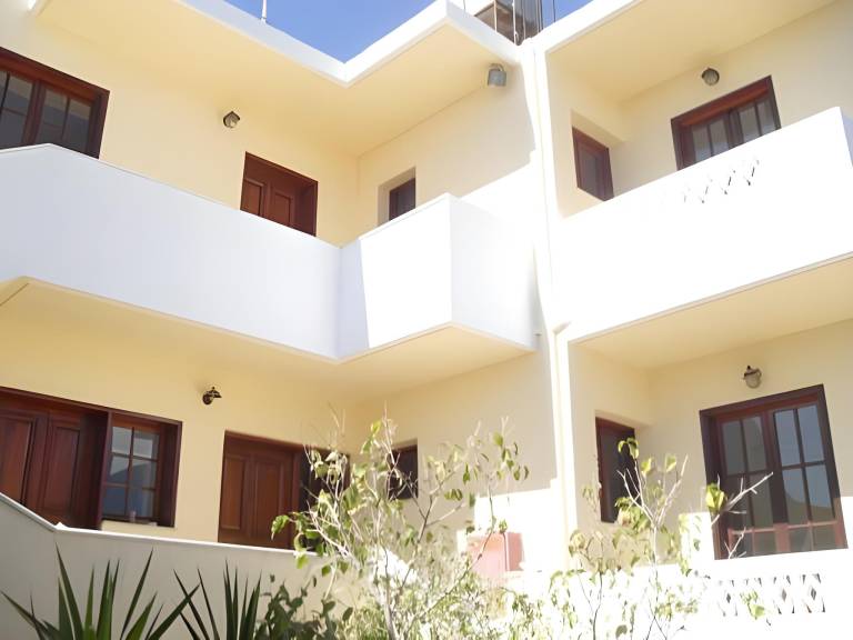 Serviced apartment with patio & pool | Close to the beach | Pets allowed in Hersonissos