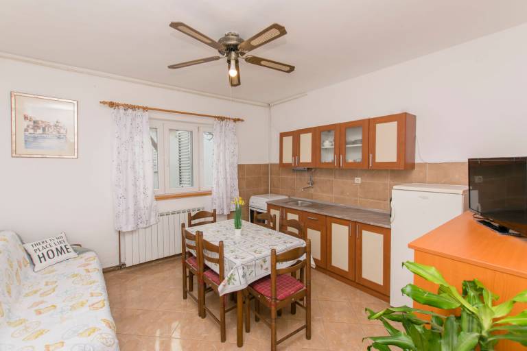 Rental apartment with terrace & grill | Garden view | Next to the beach | Pet-friendly — photo 3