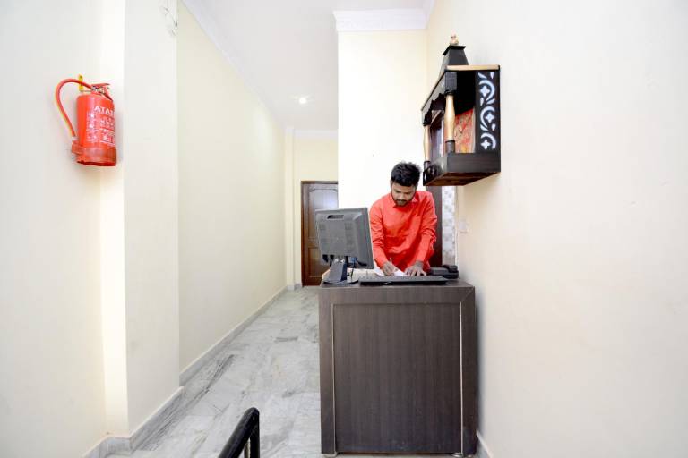 Hotel O StayNest