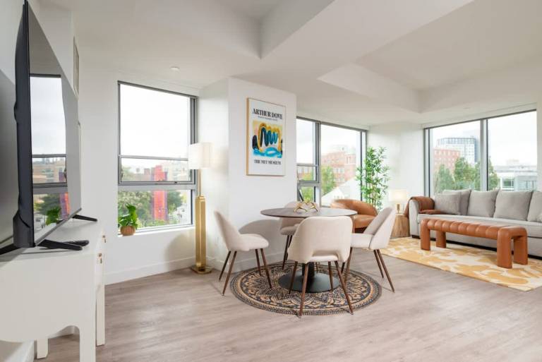 Holiday apartment with 2 rooms for 8 persons in Somerville, MA