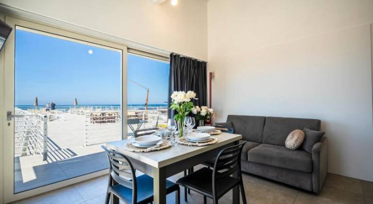 Holiday apartment with patio & pool — photo 3