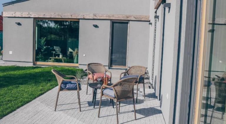 Apartment with yard, patio & grill — photo 5