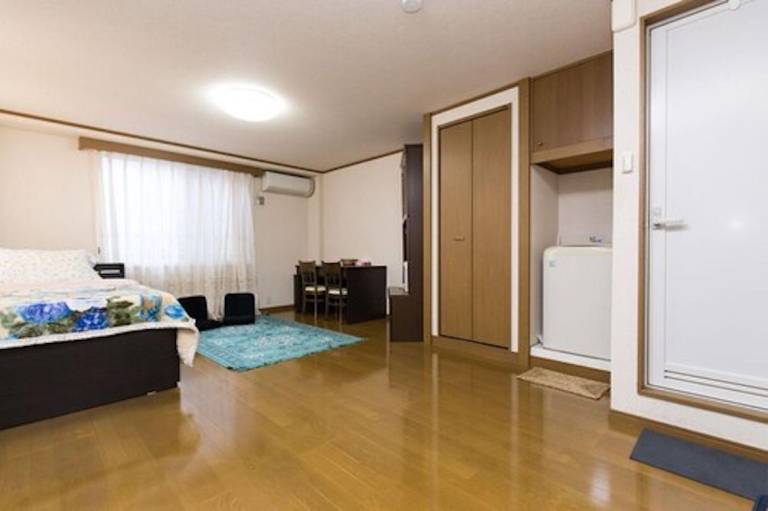 Centrally Located Deluxe Furnished.3 — photo 2
