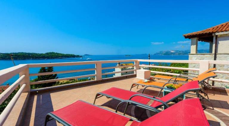 Apartment with terrace | Close to the beach | Pet-friendly in Konavle