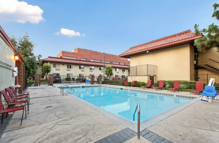 Red Roof Inn Santa Ana — photo 2