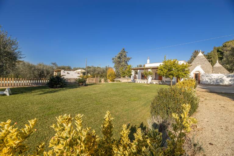 Family-oriented charming villa with private pool, jacuzzi & yard | Dogs allowed — photo 5